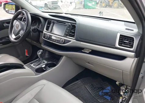 2018 Toyota Highlander Xle z USA, uszkodzony, nr VIN 5TDJZRFH9JS554891
